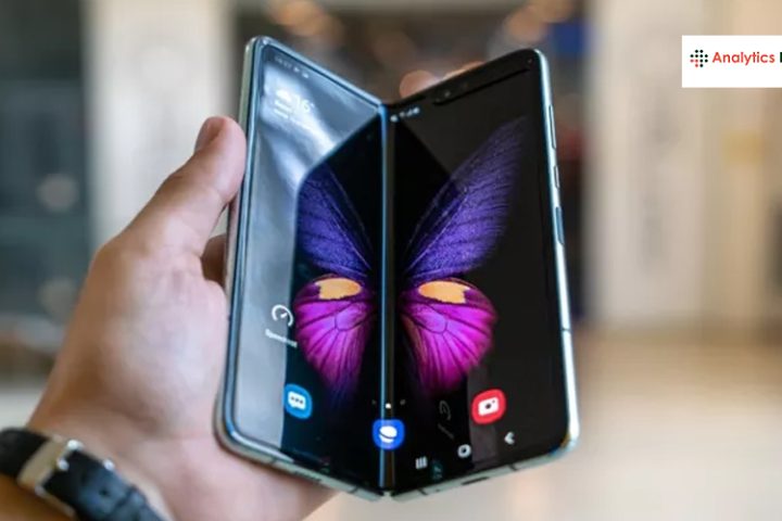 सैमसंग का तंज: iPhone अब भी स्लैब, हम फोल्ड में आगे!