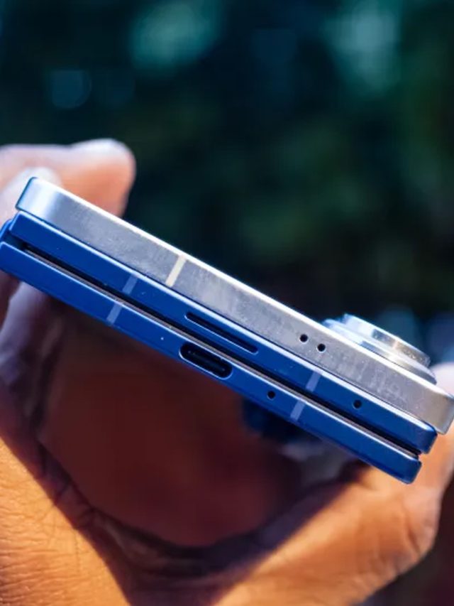 iPhone 17 Pro Max vs Galaxy Z Fold 7 कौन है आपके लिए बेस्ट