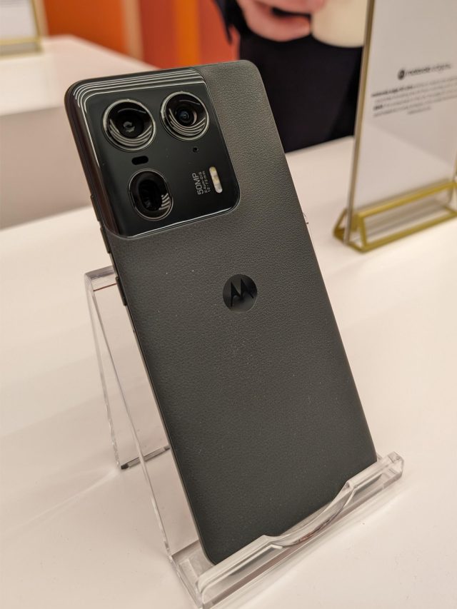 प्रीमियम Motorola फोन पर 15,000 तक का बंपर छूट!