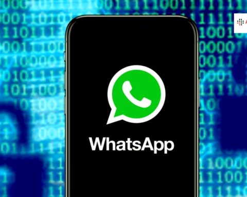 इस-फेमस-एक्टर-और-उसकी-पत्नी-का-WhatsApp-हुआ-हैक.