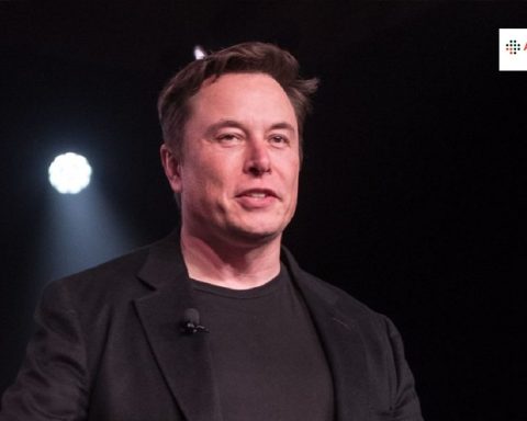 elon musk says smartphones will disappear in 5 years