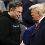 TSA कर्मचारियों को वेतन न मिलने पर एलन मस्क ने उठाया कदम, ट्रंप ने किया समर्थन।