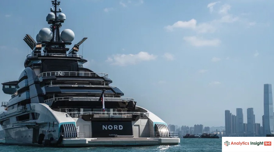 russian superyacht breaches strait of hormuz iran war update