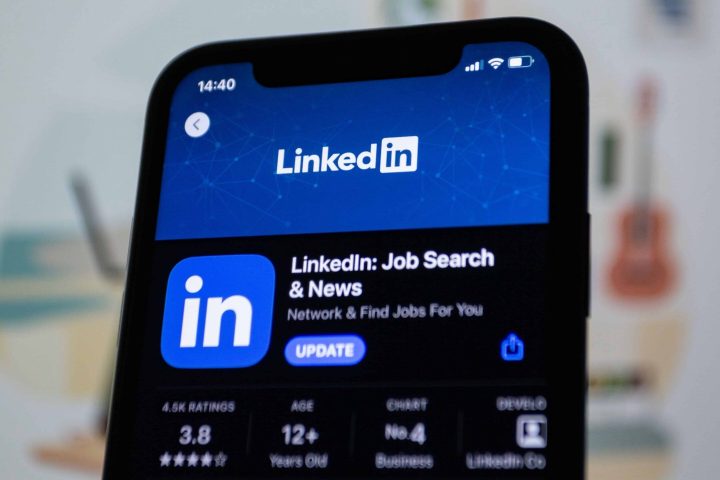LinkedIn अकाउंट कैसे बनाएं और प्रोफाइल को प्रोफेशनल कैसे बनाएं?