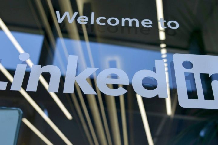 LinkedIn क्या है और यह कैसे काम करता है?