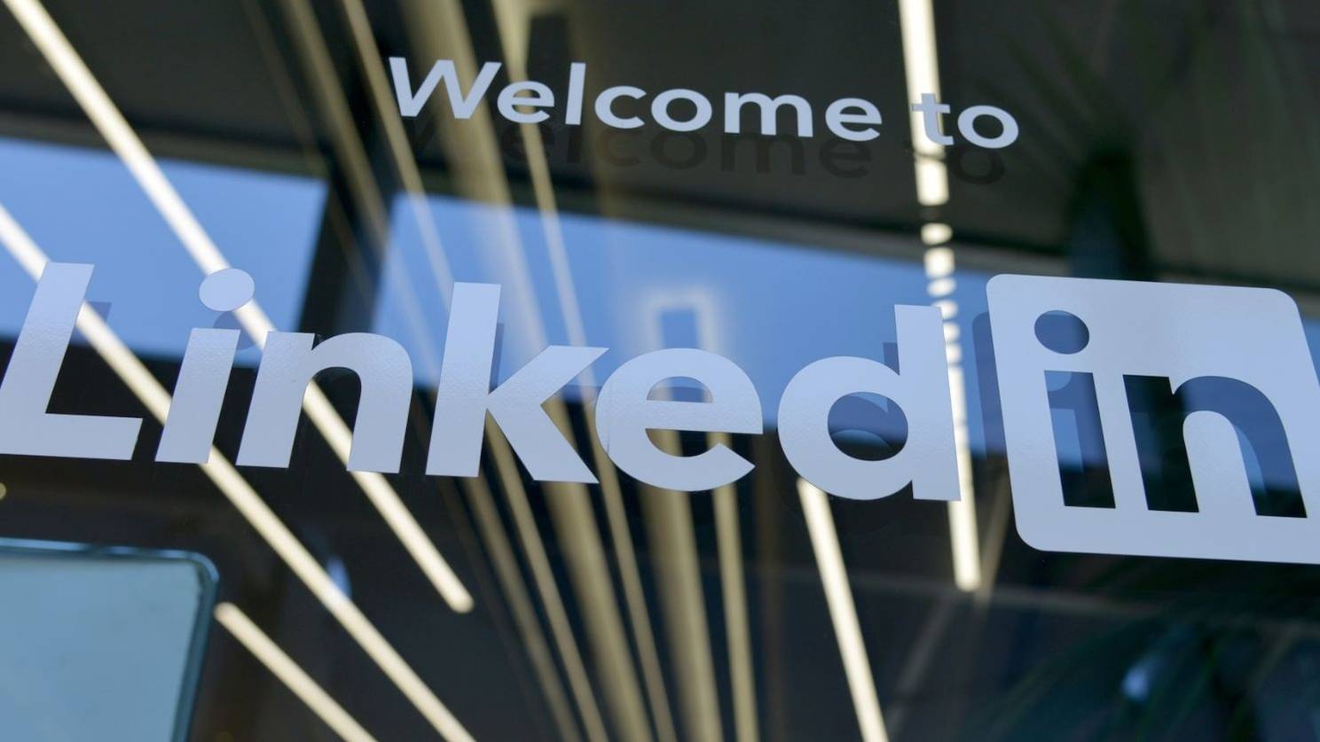 LinkedIn क्या है और यह कैसे काम करता है?