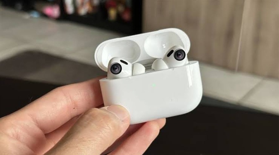 Apple AirPods में कैमरा हुआ कन्फर्म? macOS वीडियो से बड़ा संकेत