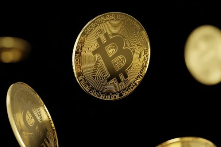 Bitcoin हैकर का वॉलेट बना चर्चा का केंद्र, लोग भेज रहे संदेश