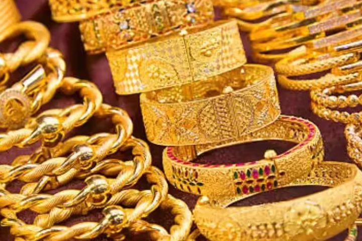 𝐆𝐨𝐥𝐝 𝐏𝐫𝐢𝐜𝐞 𝟏𝟐 𝐀𝐮𝐠: 𝟐𝟒 कैरेट सोना महंगा, नया भाव जानें