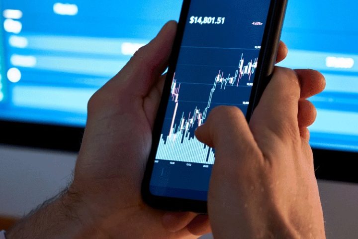 RBI फैसले से पहले शेयर बाजार डगमगाया, Sensex चढ़ा, Nifty फिसला