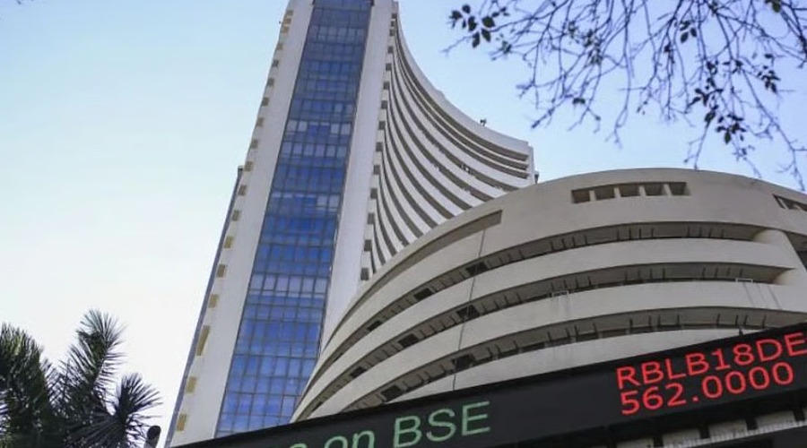 कच्चा तेल सस्ता फिर भी बाजार लाल, Sensex-Nifty फिसले आज