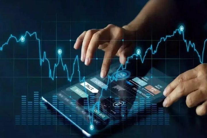 IT कंपनीयों के CEO हुए मालामाल, शेयर लगातार फिसले