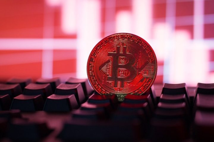 Bitcoin-Ethereum में भारी गिरावट, क्रिप्टो बाजार क्यों टूटा?