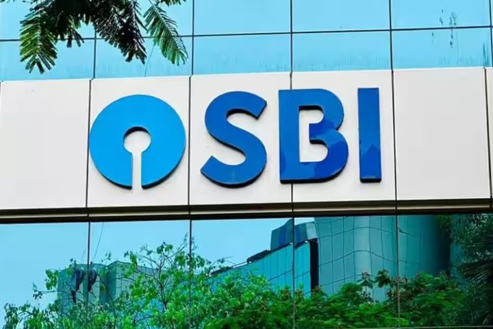 SBI डेटा लीक: WhatsApp पर ग्राहकों को बैंक का अलर्ट
